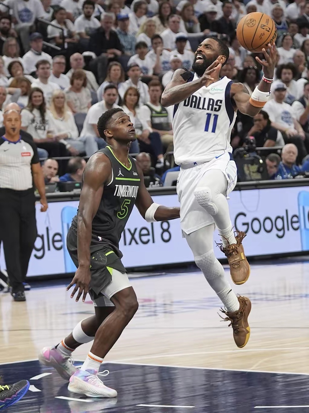 雄鹿完胜辽宁队，东契奇刷新纪录