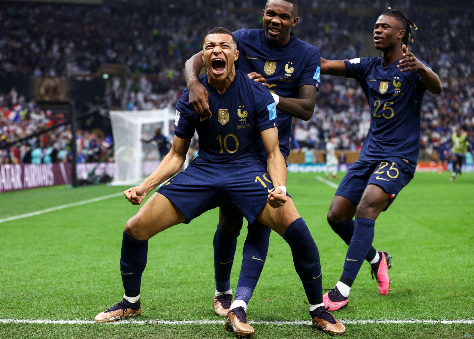 爱游戏官方入口-法国队狂胜对手，跻身重要阵容