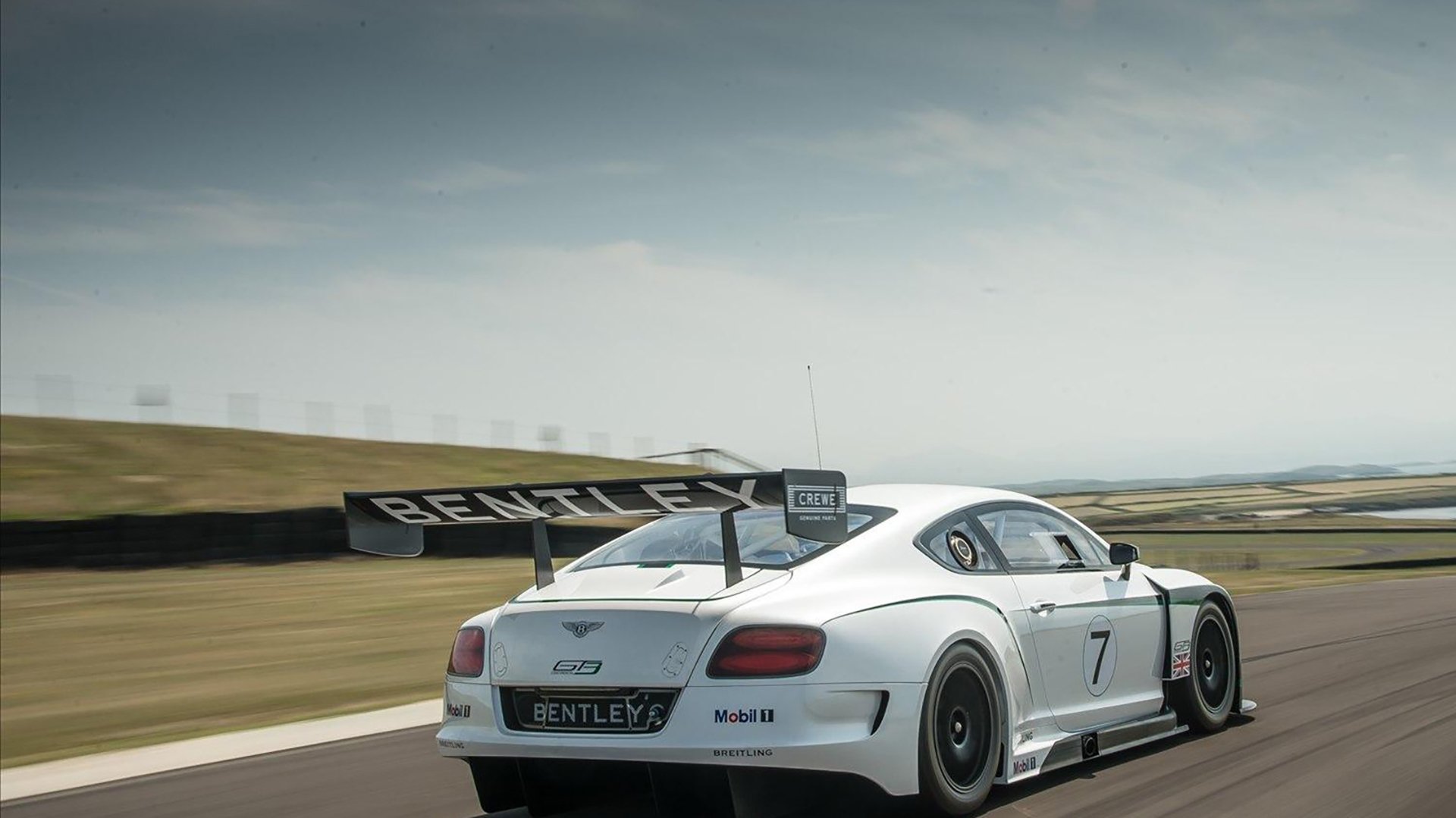 白色旗帜，在伯纳乌，哈弗茨扛起的不只是一场比赛