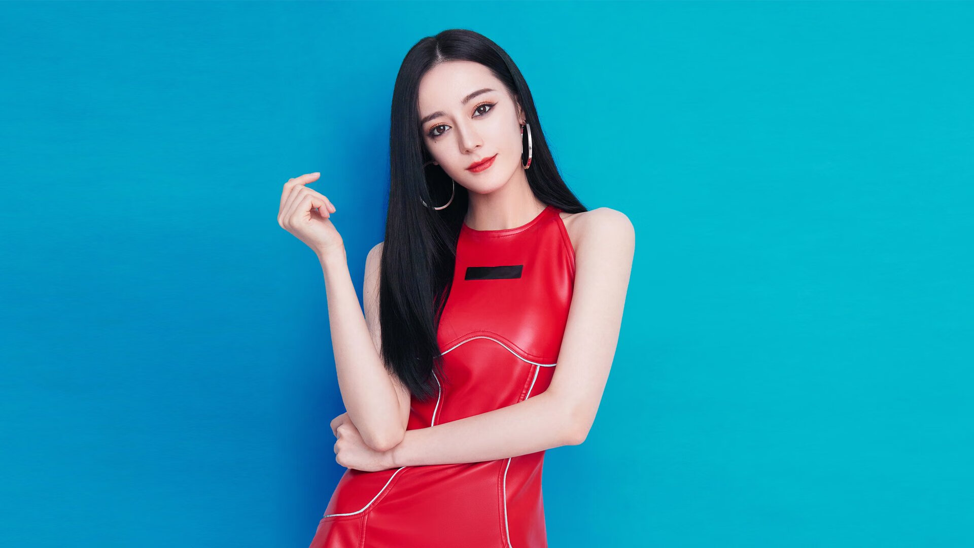 爱游戏大厅-卢卡库晃飞库里扣篮？摩纳哥球迷为何在NBA总决赛封锁雷恩大巴当足球界的小魔兽空降篮球场