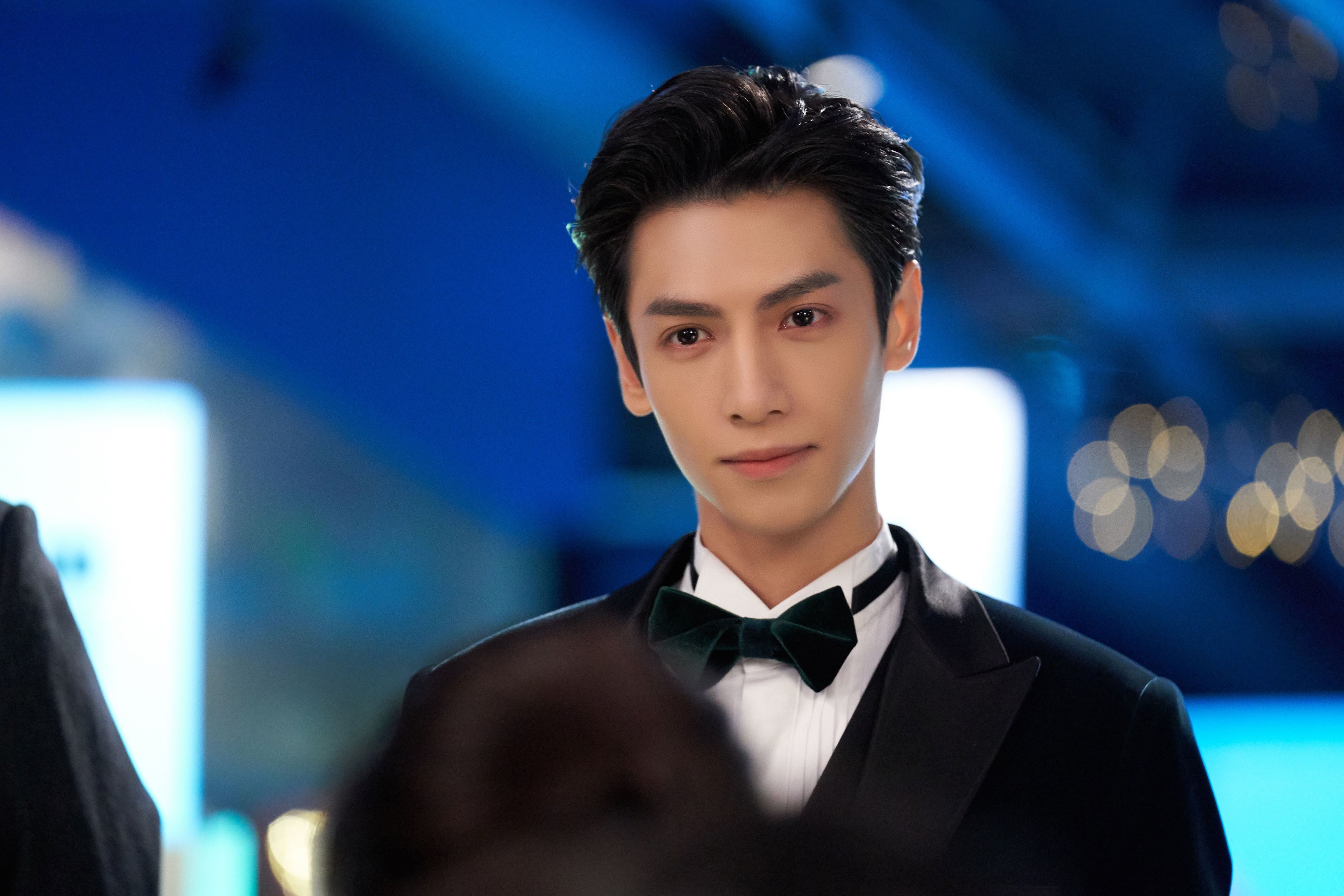 东方壁垒对阵高卢铁蹄，富安健洋的爆发与法国足球的体系性压制