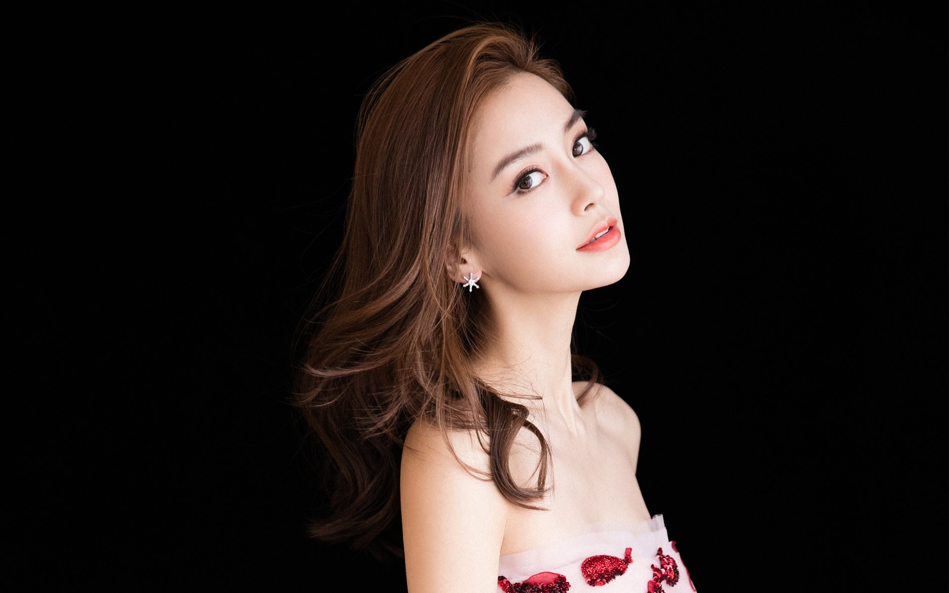 唯此一战，当凯恩的意志撕裂北欧壁垒，斯洛伐克用横扫重写足球的纯粹定义